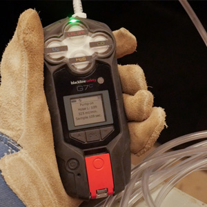 pompe de détection de gaz entrée dans un espace confiné