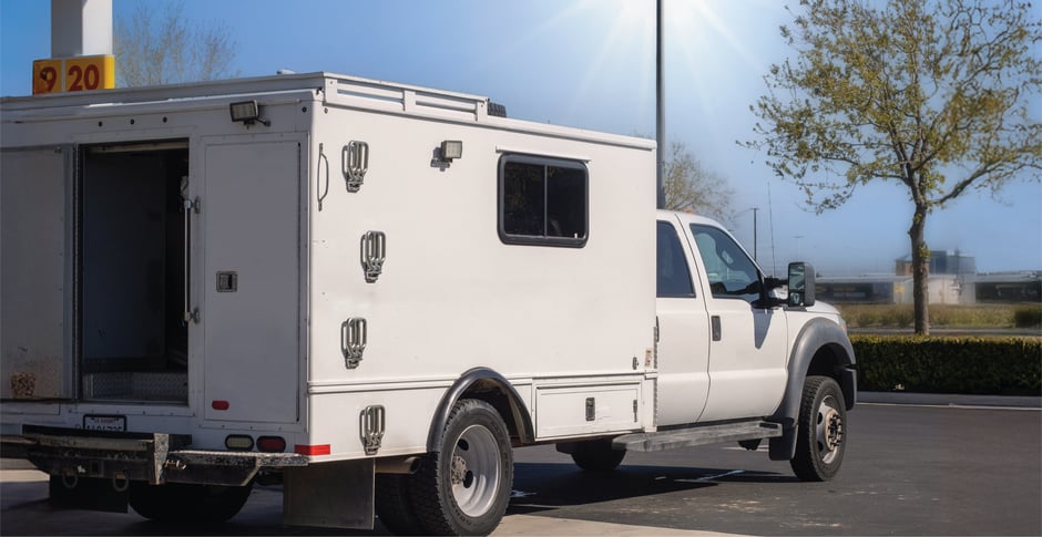 Marco travaillait seul et s'est retrouvé coincé à l'arrière d'un camion par une journée très chaude. Heureusement, il avait son dispositif Blackline Safety Lone Worker et a pu appeler à l'aide.