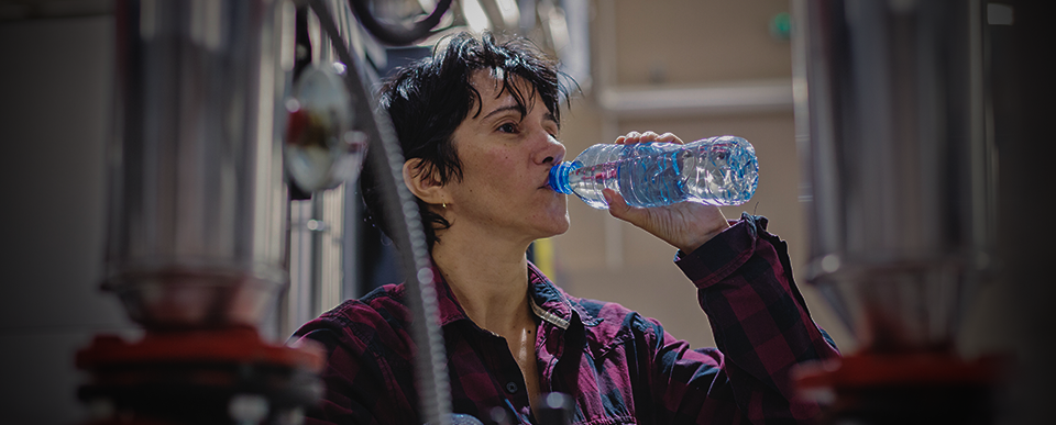 Les appareils Blackline Safety destinés aux travailleurs isolés surveillent le bien-être des employés travaillant dans des environnements intérieurs très chauds.