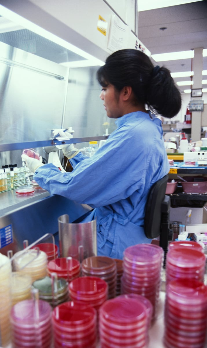 biotechnologie-pharmacie-détection de gaz-travailleur